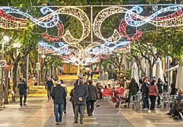  Més de 50 carrers llueixen ornaments nadalencs